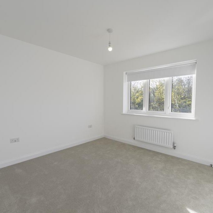 3 bedroom semi-detached house to rent - Photo 1