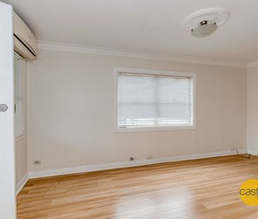 Stunning Light Filled Home In Central Location - Photo 4