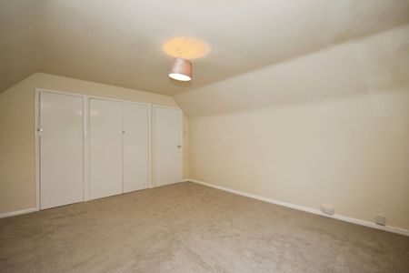 Farnborough - Photo 5