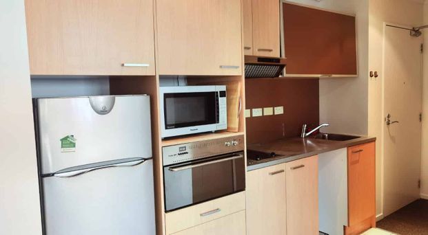 Be quick! Decent two bedroom apartment with affordable price! - Photo 1