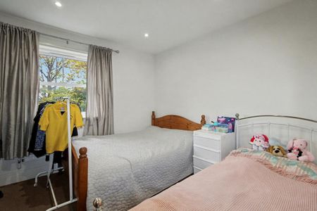 2 bedroom end of terrace house to rent - Photo 4