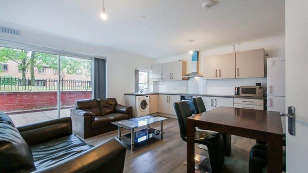 4 bedroom terraced house to rent - Photo 1