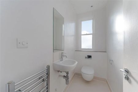 2 bedroom flat in Chelsea - Photo 5