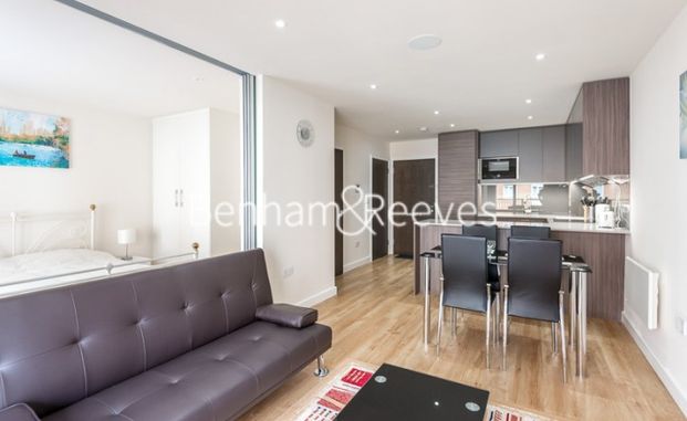 Studio flat to rent in Boulevard Drive, Colindale, NW9 - Photo 1