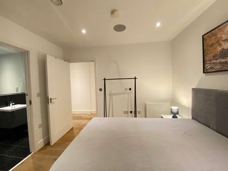 East Croydon Penthouse Co-Living With Large Terrace - Photo 2