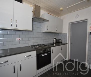 1 bedroom in a house share to rent - Photo 4