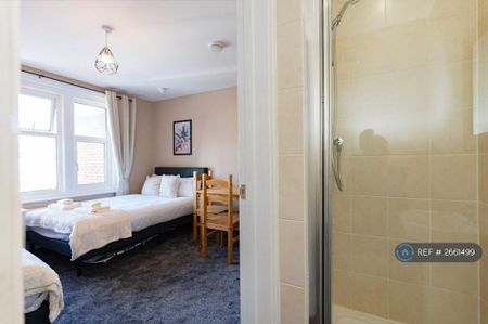 Studio to rent - Photo 2