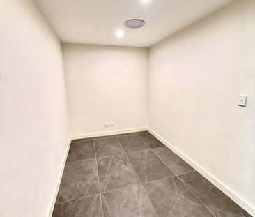 North East Facing Two Bedroom+ Study Room Apartment For lease - Photo 5