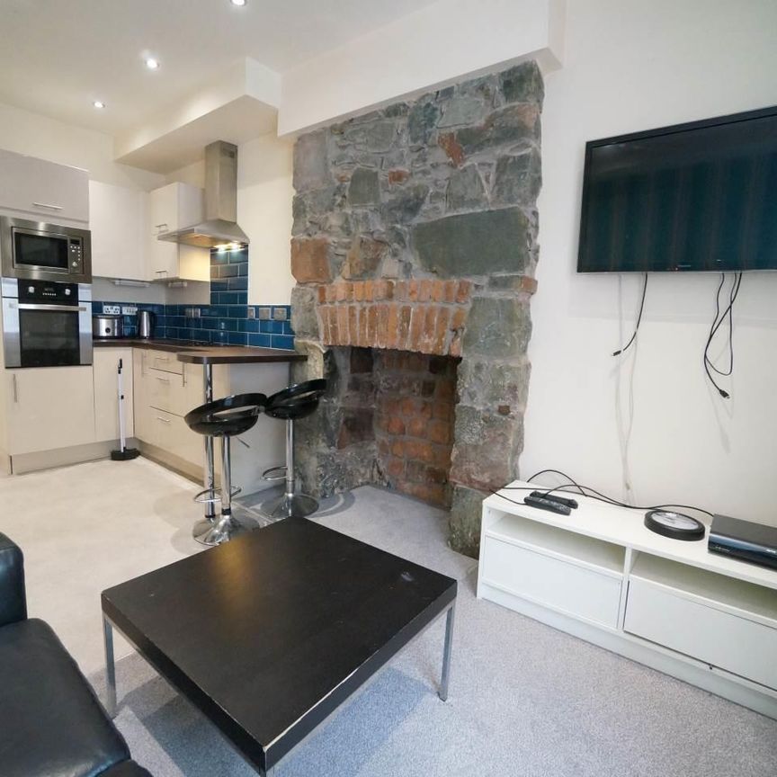 Apartment 2 (Gwyrddlas), 121 High Street - Photo 1