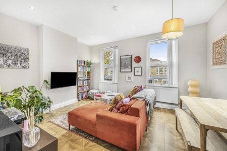 2 bedroom flat to rent - Photo 2