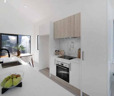 Standalone 3-Bedroom, 2-Bathroom Home with Single Garage – Papakura - Photo 3