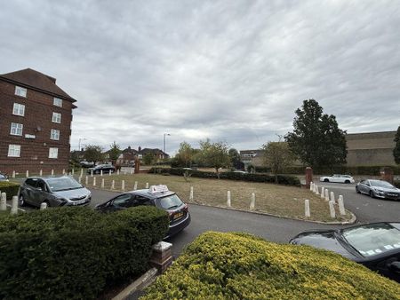 2 bedroom flat to rent - Photo 2
