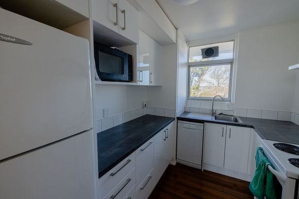 Cosy apartment with amazing views in Maupuia - Photo 1