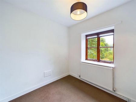 2 bedroom end of terrace house to rent - Photo 3