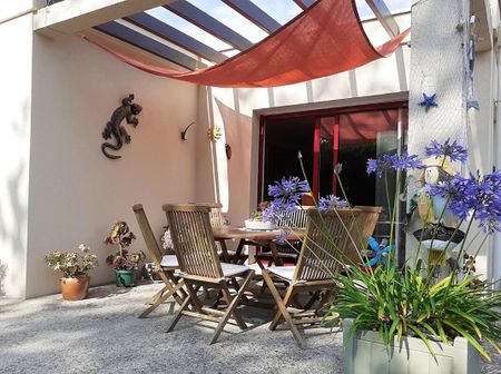 A louer meublée : Maison moderne de plain-pied Type 5 avec garage double et terrasse à Telgruc-sur-mer (29 560) - Photo 3