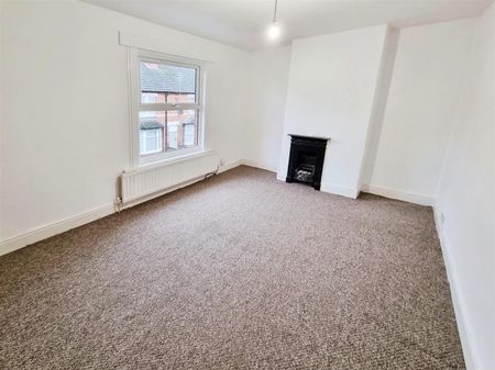 3 Bedroom House to Rent in Oswald Road, Rushden, Northants, NN10 - Photo 2
