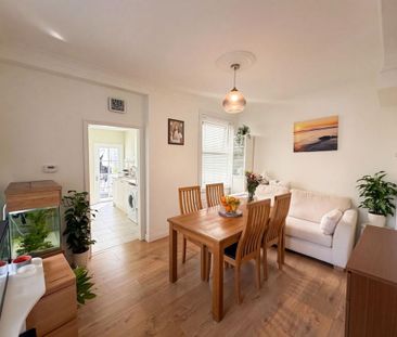 4 bedroom end of terrace house to rent - Photo 1