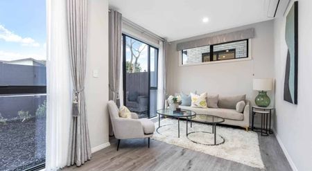 Near New 3 Bed 2 Bath in Farm Cove - Photo 3