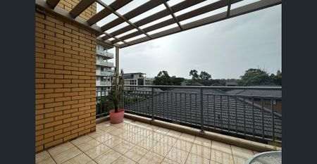 Top Floor Apartment, Your Cozy Retreat Close to Everything! - Photo 4