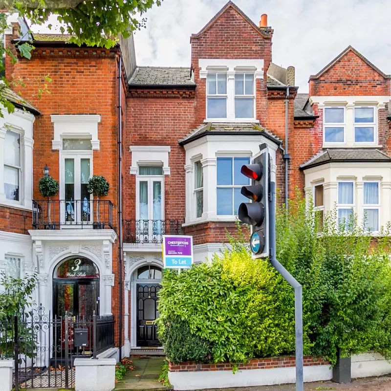 2 bedroom flat in Wandsworth - Photo 1