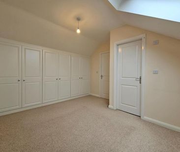 4 bedroom end of terrace house to rent - Photo 4