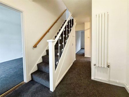 3 bedroom detached house to rent - Photo 2