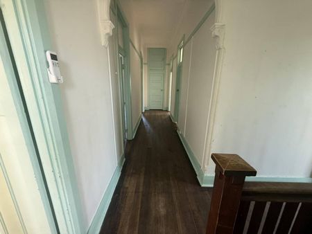 BIG UPSTAIRS FLAT WITH RECENT RENOVATIONS - Photo 3