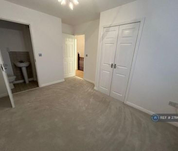 3 bedroom semi-detached house to rent - Photo 5