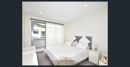 Spacious and Bright Penthouse with Wraparound Balcony - Photo 2