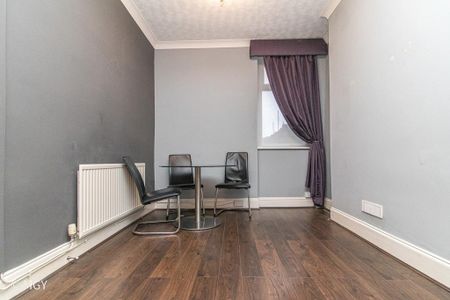 2 bedroom end of terrace house to rent - Photo 4