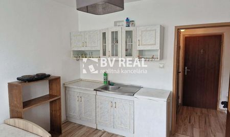 BV REAL Na prenájom zariadená garsónka Prievidza FM2245 - Fotografia 2