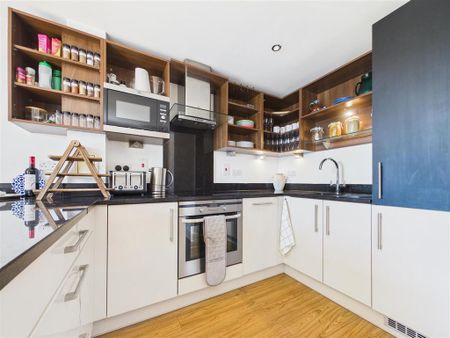 2 bedroom flat to rent - Photo 3