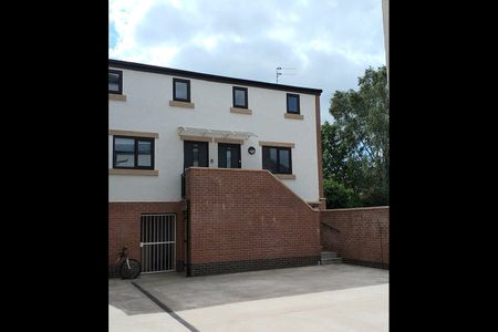 2 Bed Maisonette, Chalk Court, NG9 - Photo 3