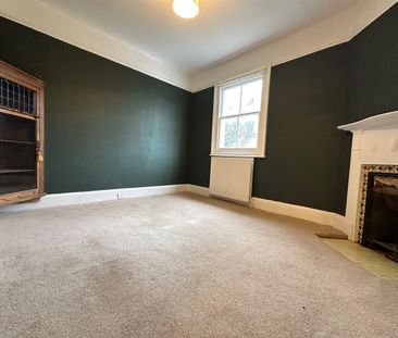 4 Bed Maisonette, Birdhurst Gardens, CR2 - Photo 2