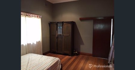 CENTRALLY LOCATED COTTAGE, PRICE REDUCED!! - Photo 3