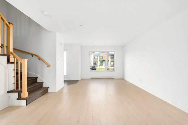 535 Av. de la Traversée - Photo 1