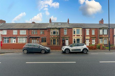 3 bedroom flat to rent - Photo 3