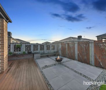 BEAUTIFUL COSY FAMILY HOME IN HEART OF WOLLERT - Photo 2