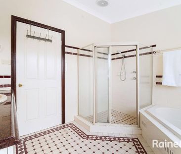 4 Bedroom Family Home Opposite Parkland - Renovated & Ready to Enjoy - Photo 5
