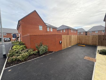 3 bedroom semi-detached house to rent - Photo 4