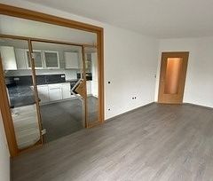 Moderne 3-Zimmer-Wohnung mit Balkon in gepflegtem Mehrparteienhaus ... - Photo 1