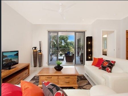 MODERN 2-BEDROOM APARTMENT IN SECURE COMPLEX - Photo 2