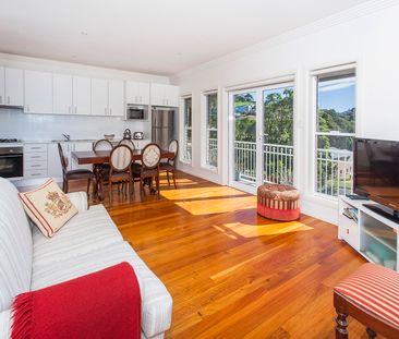 AWESOME TOWNHOUSE IN GREAT LOCATION! - Photo 3