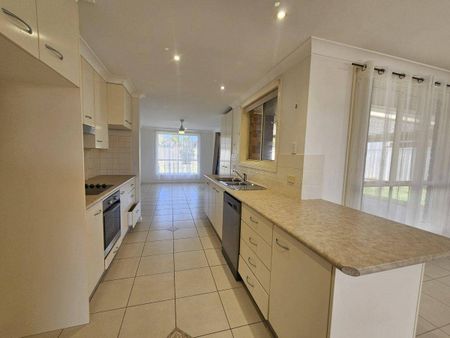TIDY FAMILY HOME. - Photo 2
