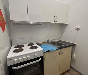 Charming studio/1-bedroom just 900m to Roseville Station & shops - Photo 1