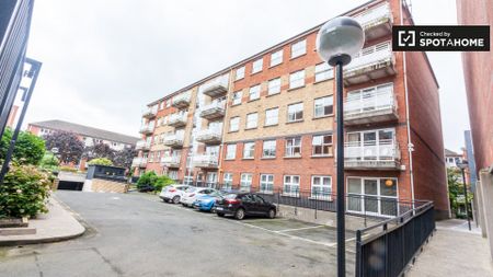 Bed in a twin room in a 2-bedroom flat in Silicon Docks - Photo 4