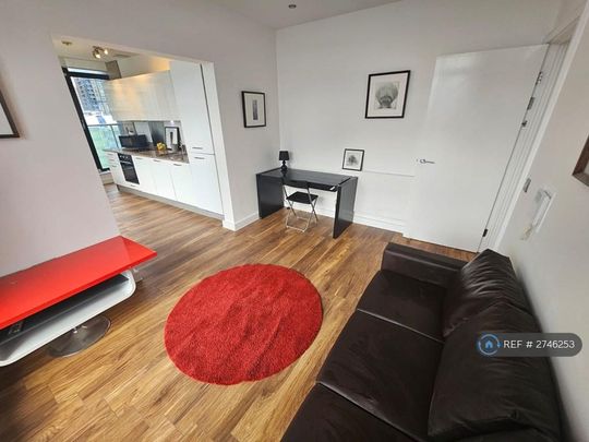 1 bedroom in a house share to rent - Photo 1