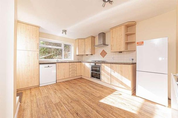 Brook Close, Wokingham, RG41 - Photo 1