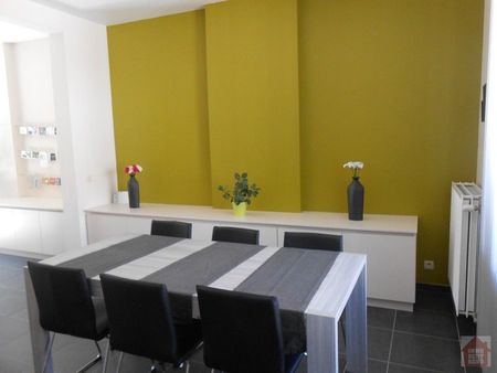 Goed gelegen triplex appartement te huur in Hoegaarden - Photo 2