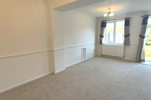 Sutton Close, BURY ST. EDMUNDS - Photo 1